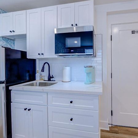 Midnight Tropics Studio Apartment Galveston Ngoại thất bức ảnh
