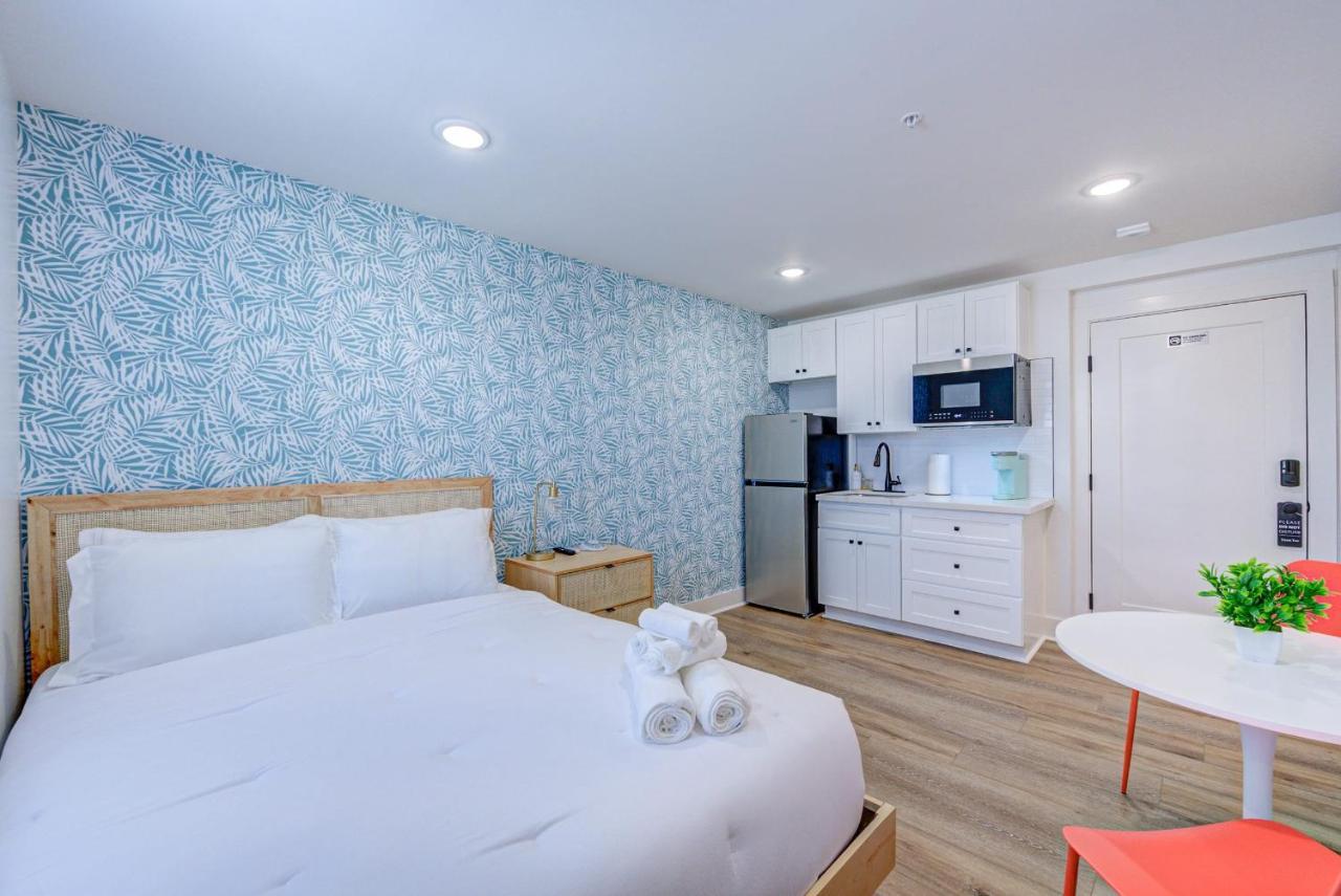 Midnight Tropics Studio Apartment Galveston Ngoại thất bức ảnh