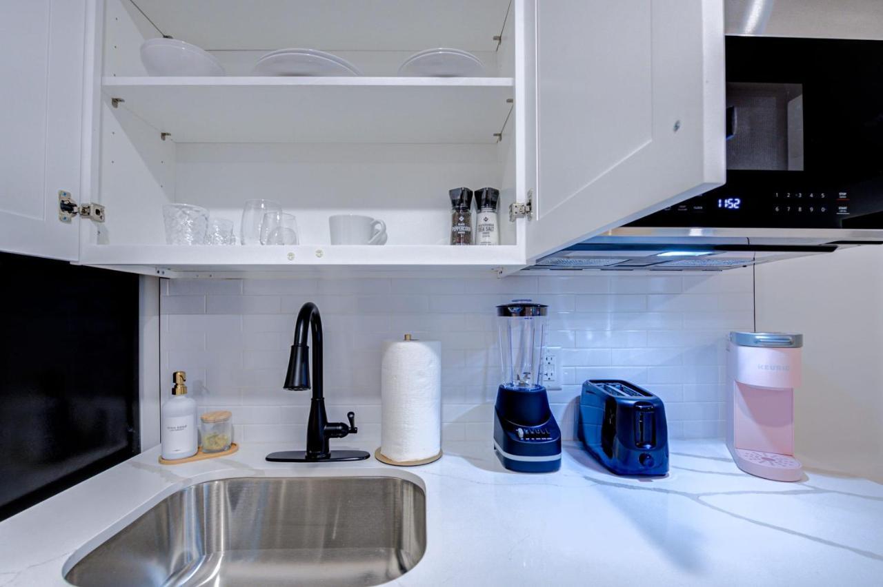 Midnight Tropics Studio Apartment Galveston Ngoại thất bức ảnh